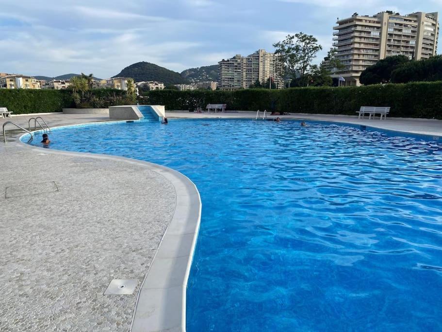 Studio Eleverca 3*- Rez De Jardin Terrasse - Axelle Loc'Appart มองเดอลิเยอลานาปูล ภายนอก รูปภาพ